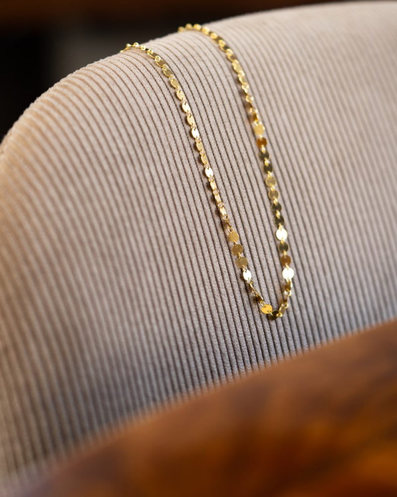 Colares em prata 925 incorpora um design refinado.
Este colar é intemporal com linhas suaves que se torna perfeito para o uso diário, mas também pode funcionar em ocasiões especiais.