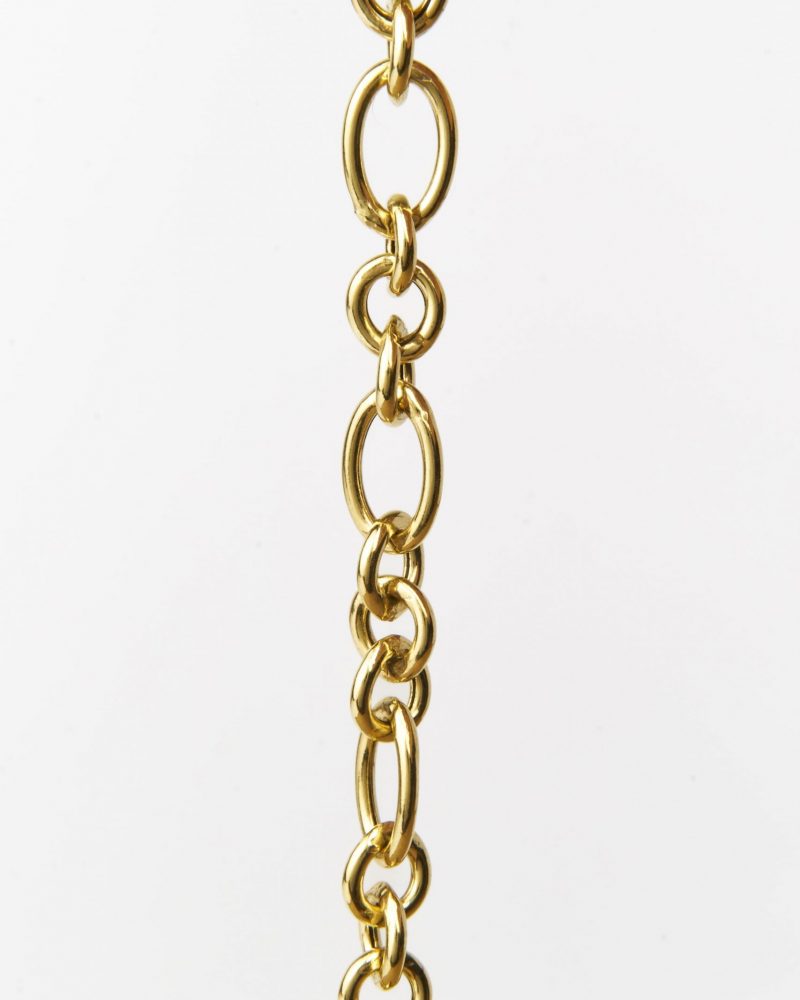 Colar de elos em prata de lei 925 com banho de ouro, da DEMARCA, design contemporâneo e elegante