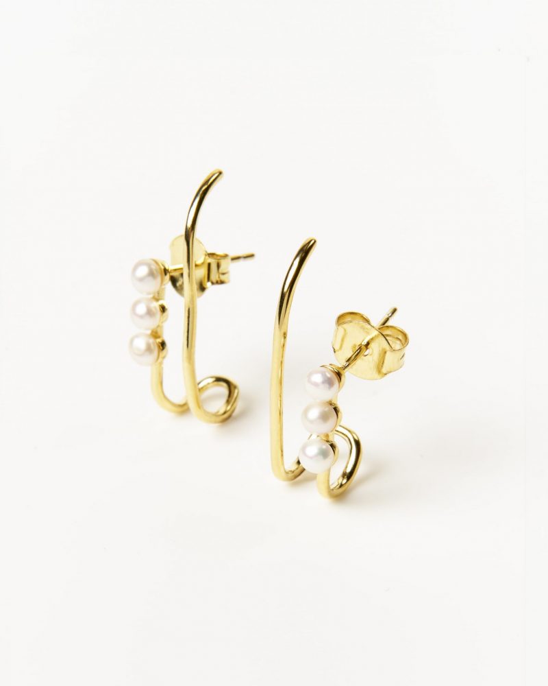 Luminous Pearls Earrings da DEMARCA – Brincos de prata 925 com pérolas.